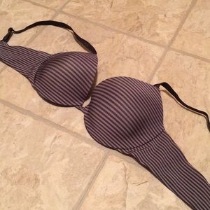Victoria’s Secret 36C lightly lined plunge bra